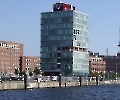 Stadt Kiel, Hafen westcoast mit Rathausturm, Gläsernes Hafenhaus und Oldi Kreuzfahrtschiff 