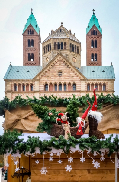 Aufbau des Weihnachtsmarkts in Speyer