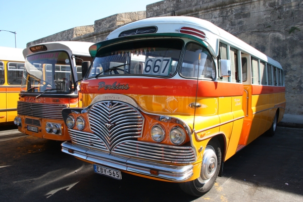 Uralt-Bus auf Malta, Valletta