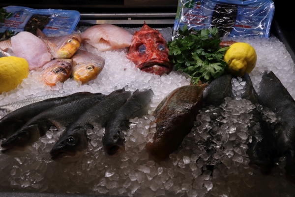 Fischtheke in der Markthalle