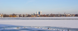 Außenalster im Winter mit Mundsburg Tower